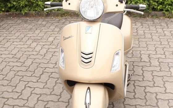 Gebrauchtmotorrad Vespa GTS 125 - Bild 2