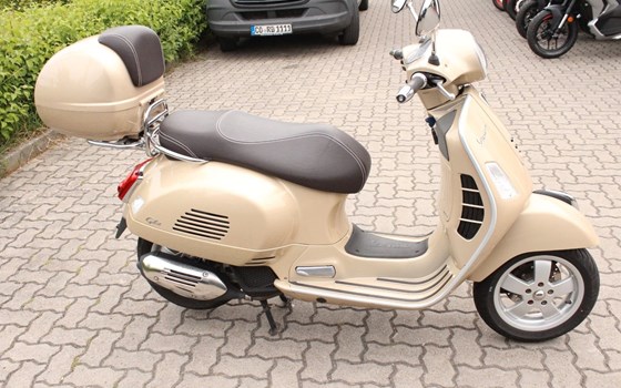 Gebrauchtmotorrad Vespa GTS 125 - Bild 3