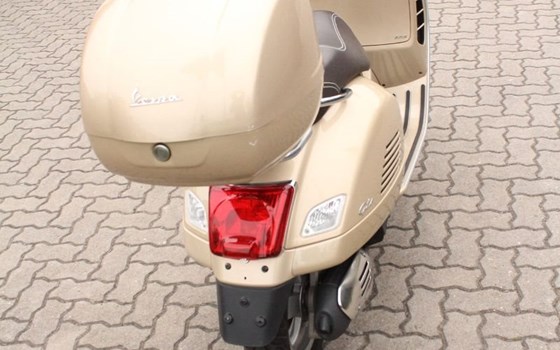 Gebrauchtmotorrad Vespa GTS 125 - Bild 4
