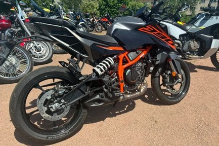 KTM 390 Duke
