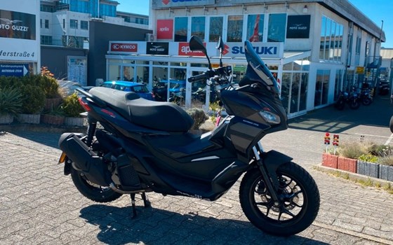 Gebrauchtmotorrad Aprilia SR GT 125 - Bild 1