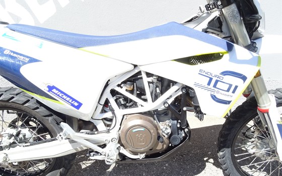 Gebrauchtmotorrad Husqvarna 701 Enduro - Bild 2