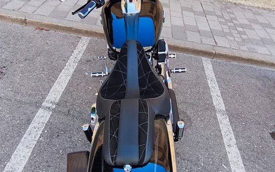 Gebrauchtmotorrad Harley-Davidson Softail Breakout FXSB - Bild 2