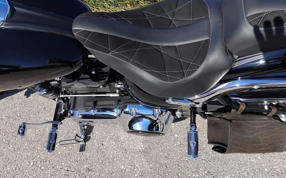 Gebrauchtmotorrad Harley-Davidson Softail Breakout FXSB - Bild 24