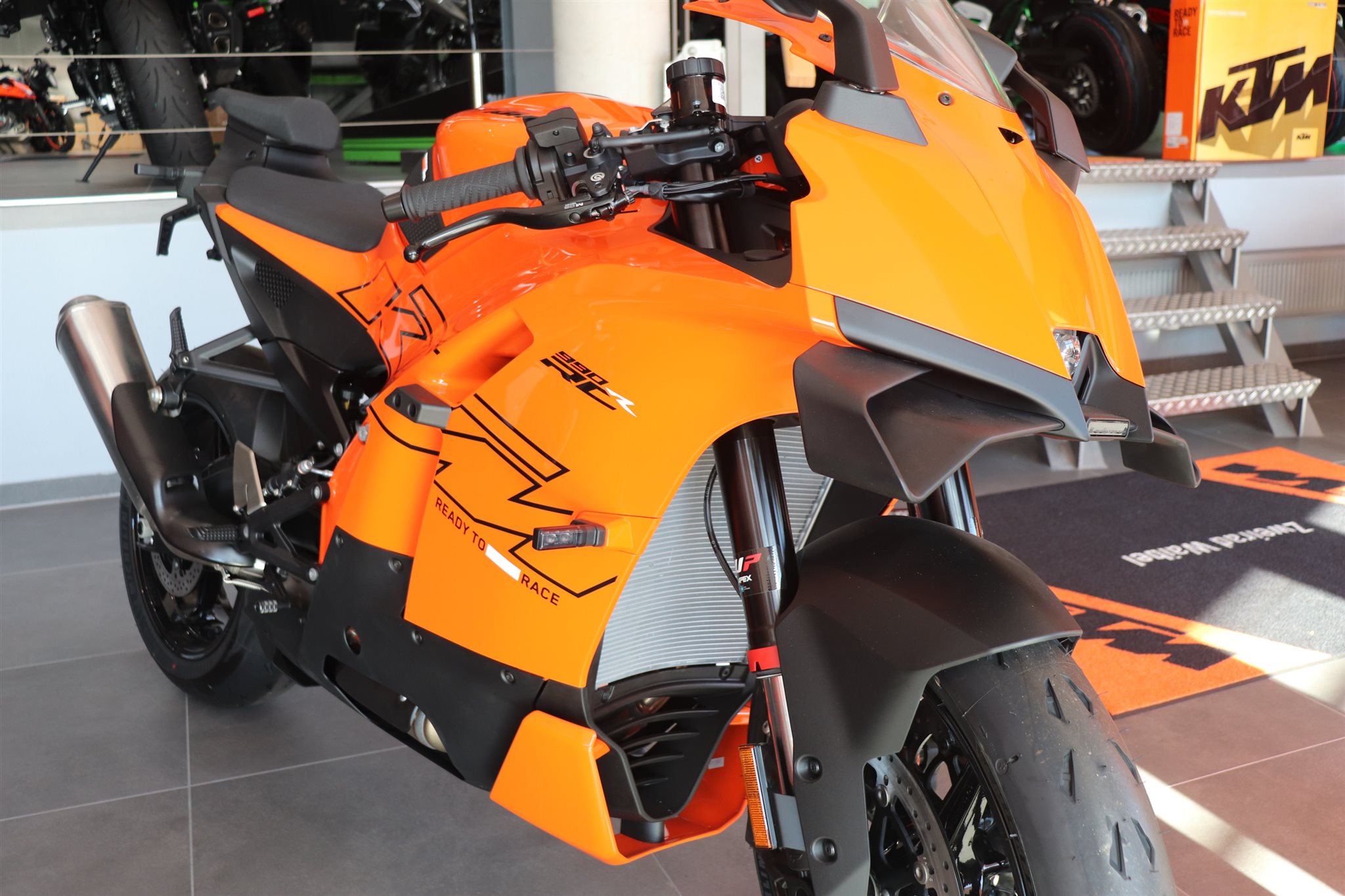 KTM 990 RC R 2026|mit Tankschutzaufkleber