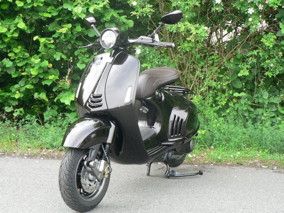 Vespa 946 Horse