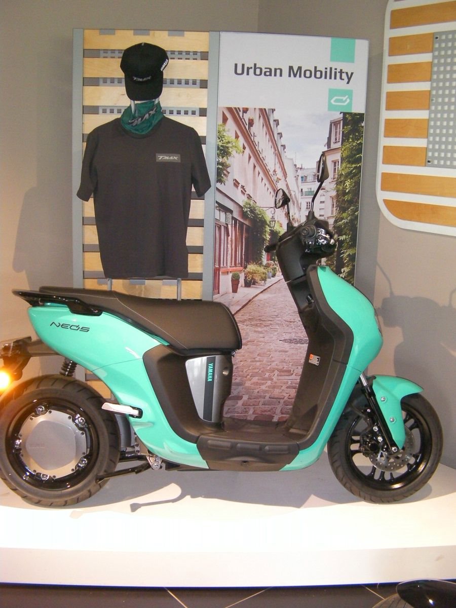Yamaha NEO's Dual Battery