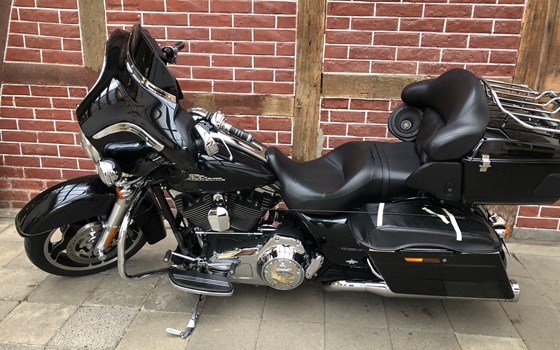 Gebrauchtmotorrad Harley-Davidson Street Glide FLHX - Bild 1
