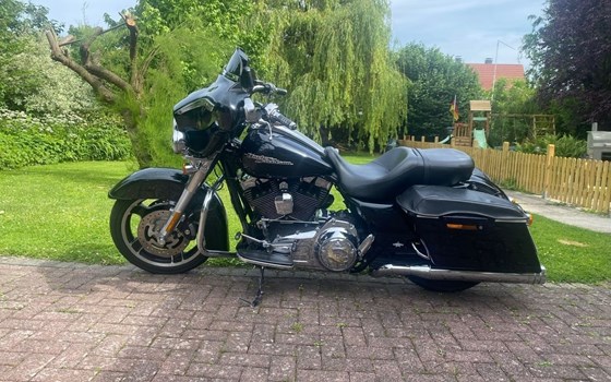 Gebrauchtmotorrad Harley-Davidson Street Glide FLHX - Bild 2