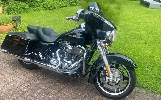 Gebrauchtmotorrad Harley-Davidson Street Glide FLHX - Bild 4