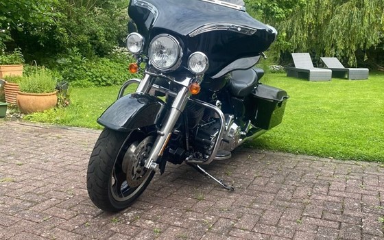 Gebrauchtmotorrad Harley-Davidson Street Glide FLHX - Bild 6