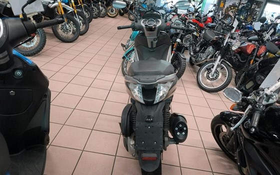 Gebrauchtmotorrad Piaggio Beverly 350ie Sport Touring - Bild 2