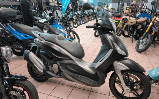 Gebrauchtmotorrad Piaggio Beverly 350ie Sport Touring - Bild 3
