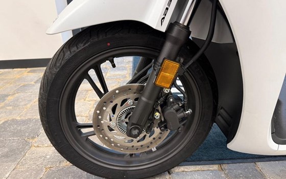 Gebrauchtmotorrad Honda SH125i - Bild 2
