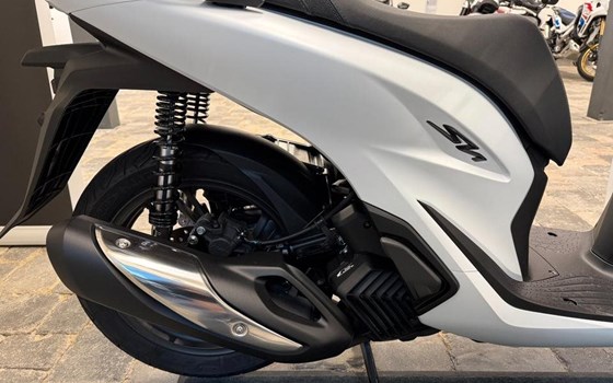 Gebrauchtmotorrad Honda SH125i - Bild 7