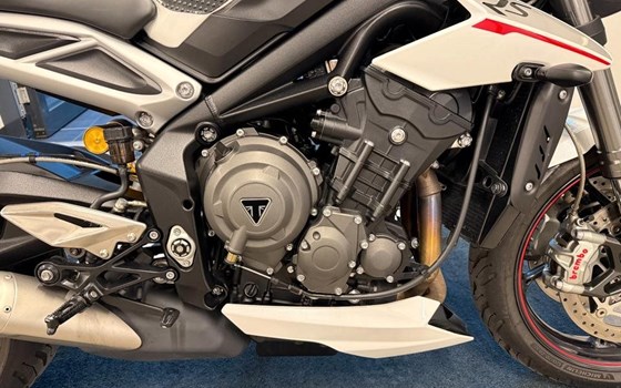 Gebrauchtmotorrad Triumph Street Triple 765 RS - Bild 8