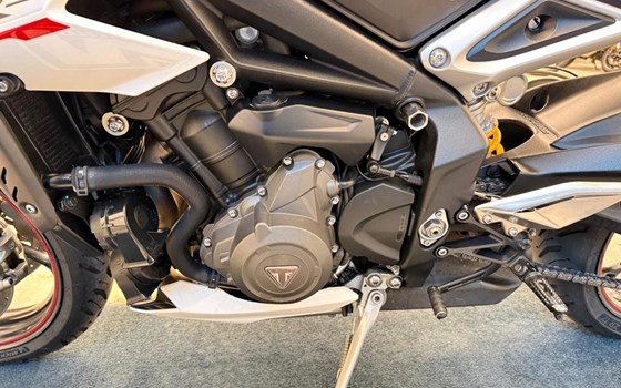 Gebrauchtmotorrad Triumph Street Triple 765 RS - Bild 8