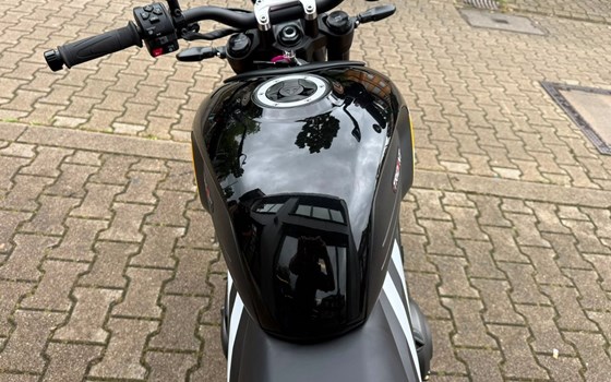 Gebrauchtmotorrad Triumph Trident 660 - Bild 18