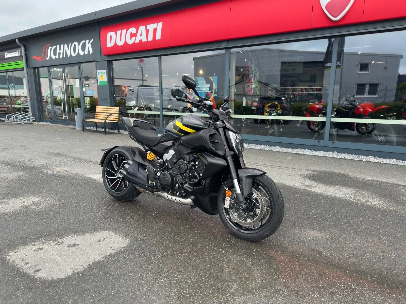 Ducati Diavel V4