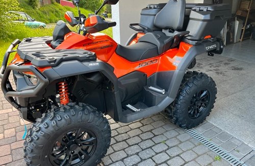 Neumotorrad CFMOTO C-Force 1000