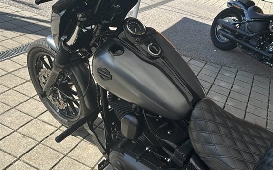 Gebrauchtmotorrad Harley-Davidson Dyna Street Bob FXDB - Bild 2