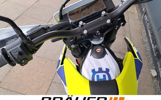 Neufahrzeug Husqvarna 701 Supermoto - Bild 14
