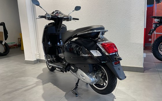 Motorrad Occasion Vespa GTS 125 Super - Bild 10
