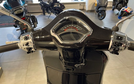 Motorrad Occasion Vespa GTS 125 Super - Bild 11