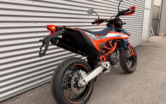 Gebrauchtmotorrad KTM 690 SMC R - Bild 3