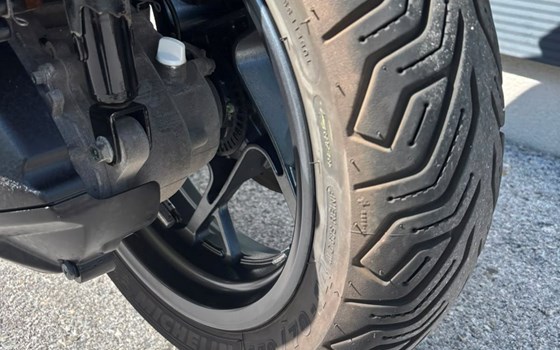 Gebrauchtmotorrad Yamaha XMAX 300 Tech MAX+ - Bild 11