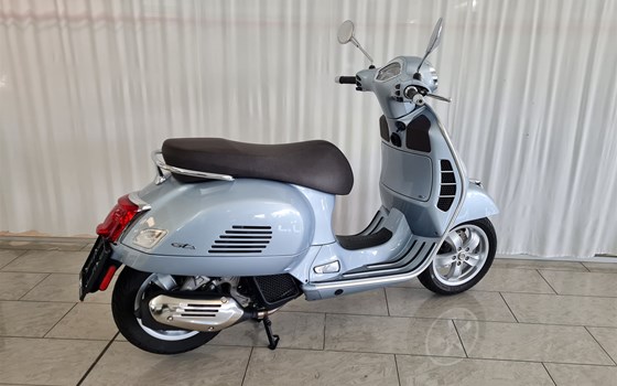 Gebrauchtmotorrad Vespa GTS 125 - Bild 2