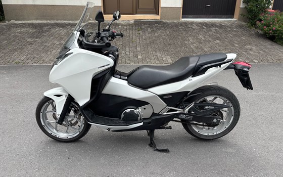 Gebrauchtmotorrad Honda Integra - Bild 2