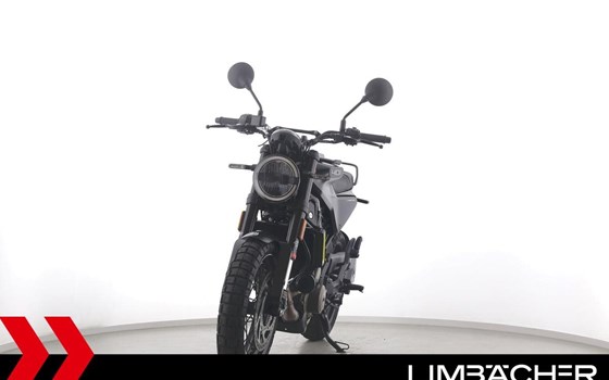 Gebrauchtmotorrad Husqvarna Svartpilen 401 - Bild 3
