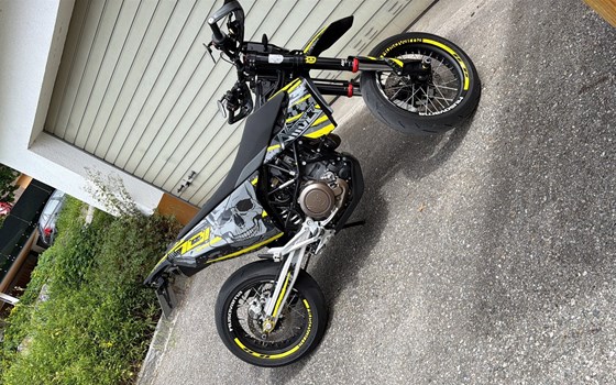 Gebrauchtmotorrad Husqvarna 701 Supermoto - Bild 1