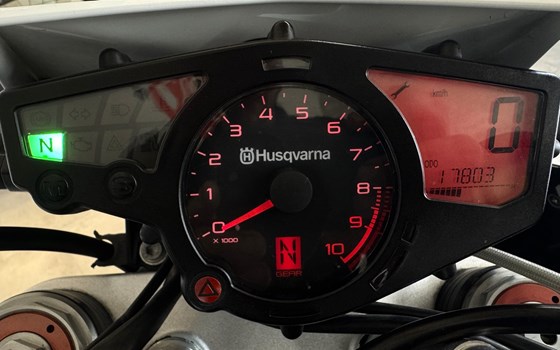 Gebrauchtmotorrad Husqvarna Nuda 900 R - Bild 11
