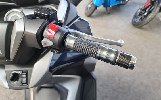 Gebrauchtmotorrad Honda Forza 300 - Bild 8
