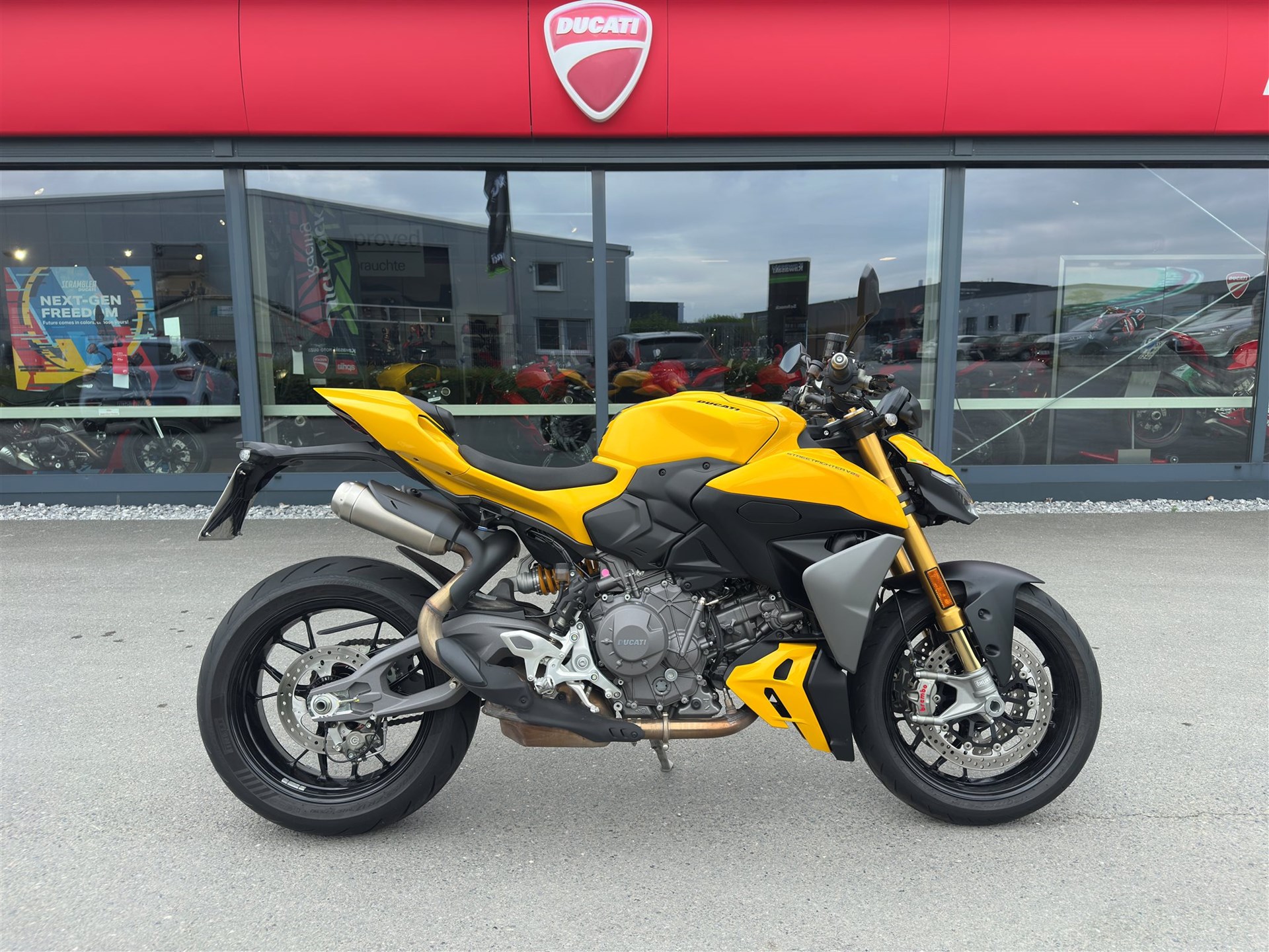 Ducati Streetfighter V2 S