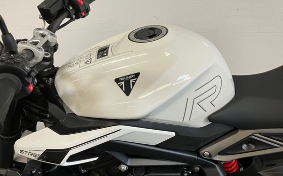 Gebrauchtmotorrad Triumph Street Triple 765 R - Bild 12