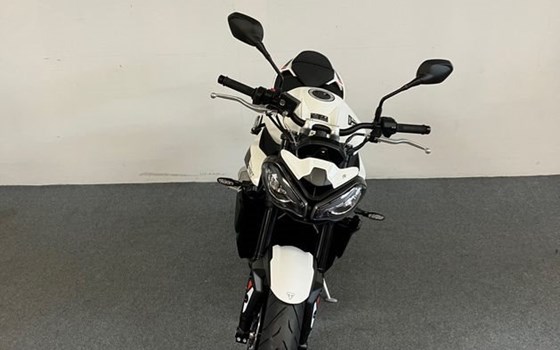 Gebrauchtmotorrad Triumph Street Triple 765 R - Bild 4