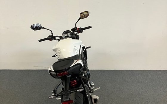 Gebrauchtmotorrad Triumph Street Triple 765 R - Bild 6