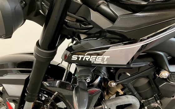 Gebrauchtmotorrad Triumph Street Triple 765 R - Bild 12