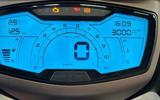 Gebrauchtmotorrad Piaggio Medley 125 - Bild 10