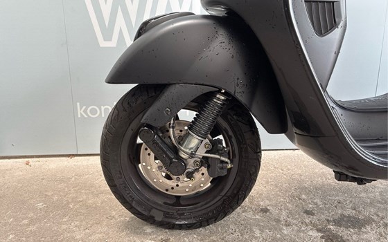 Gebrauchtmotorrad Vespa GTS 300 - Bild 3