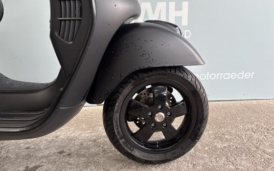 Gebrauchtmotorrad Vespa GTS 300 - Bild 8