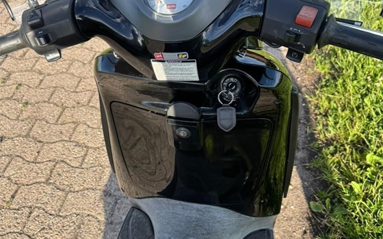 Gebrauchtmotorrad Aprilia Scarabeo 150 - Bild 8