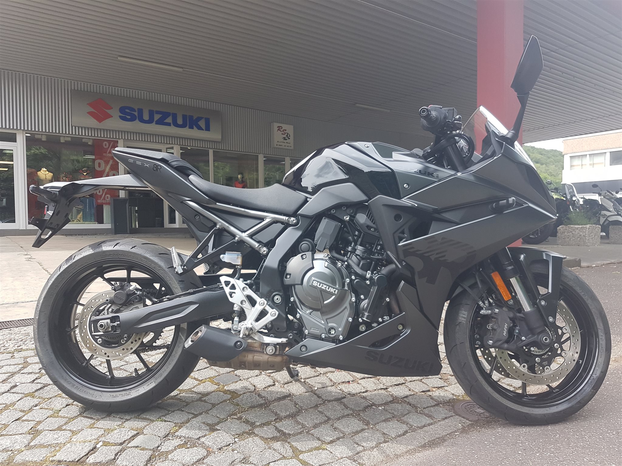 Suzuki GSX-8R
