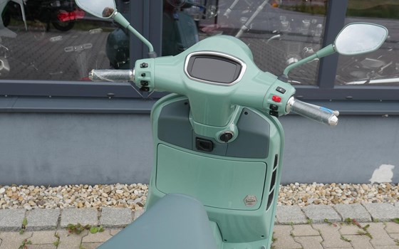 Neufahrzeug Vespa GTS 80th 310 - Bild 9
