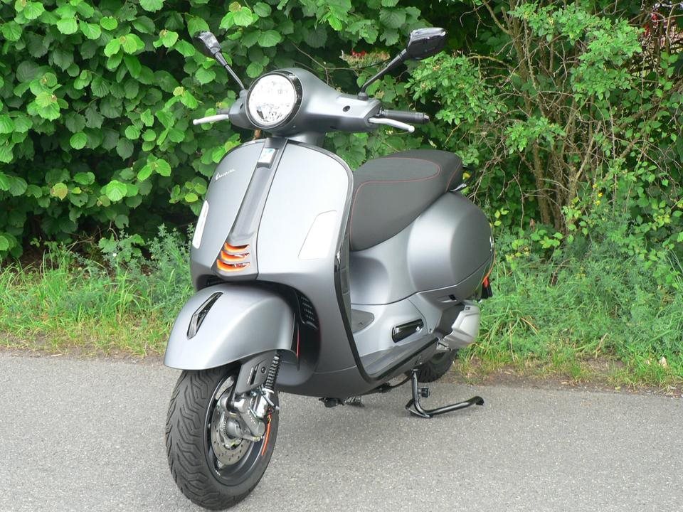Vespa GTS Super Sport