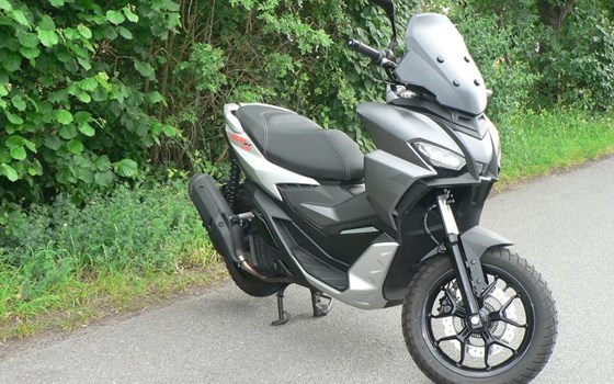 Gebrauchtmotorrad Aprilia SR GT 125 - Bild 4
