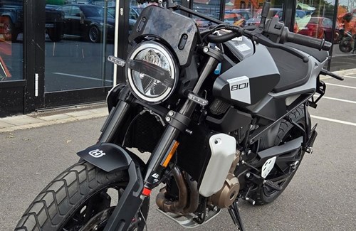 Gebrauchtmotorrad Husqvarna Svartpilen 801